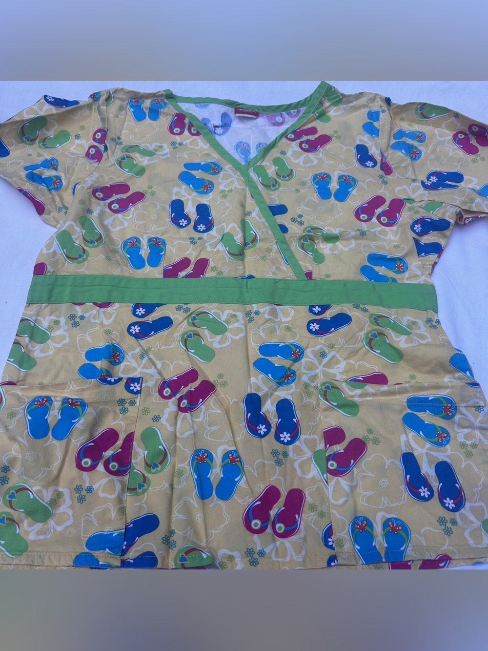 Flip-Flop Print Scrub Top - Yellow/Green
